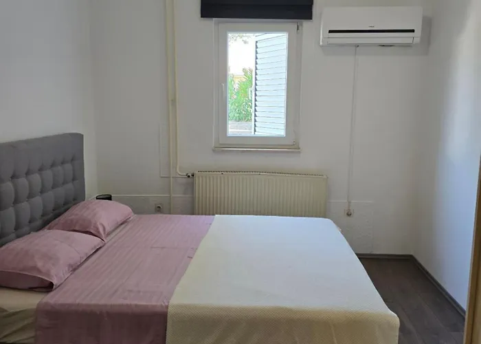 Apartment Knezevic 2 *